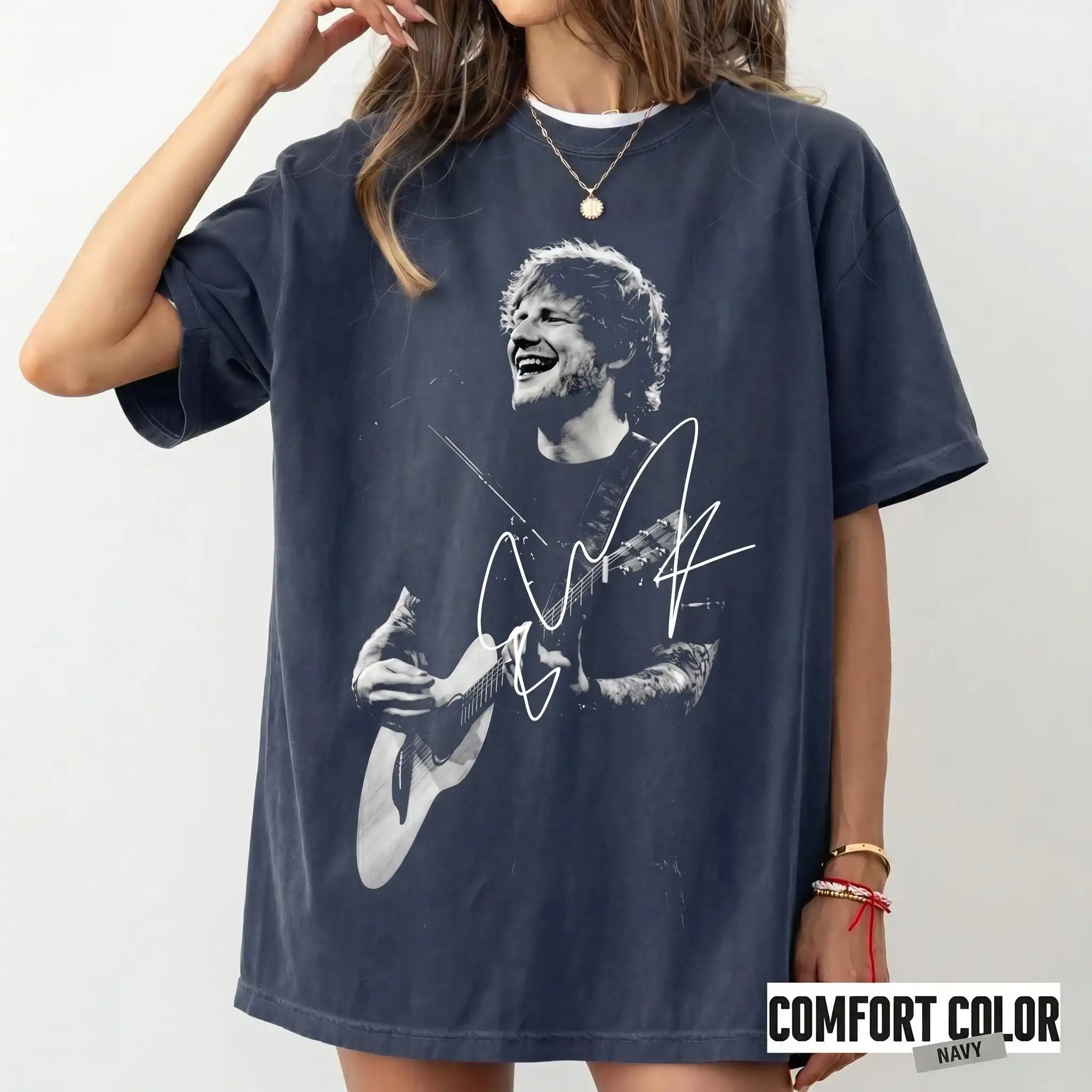 Ed Sheeran Konzert-Grafik-T-Shirt: Schwarz-Weiß-Foto-Autogramm-T-Shirt – Detail 3