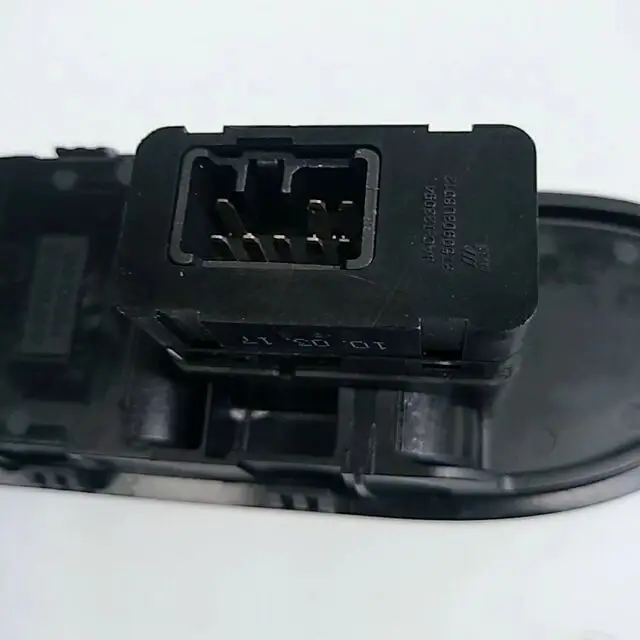 Auto Replacement Parts Interior electronic Parts Switches oe Number 3750200U8012 for JAC J3 Right front lifter switch