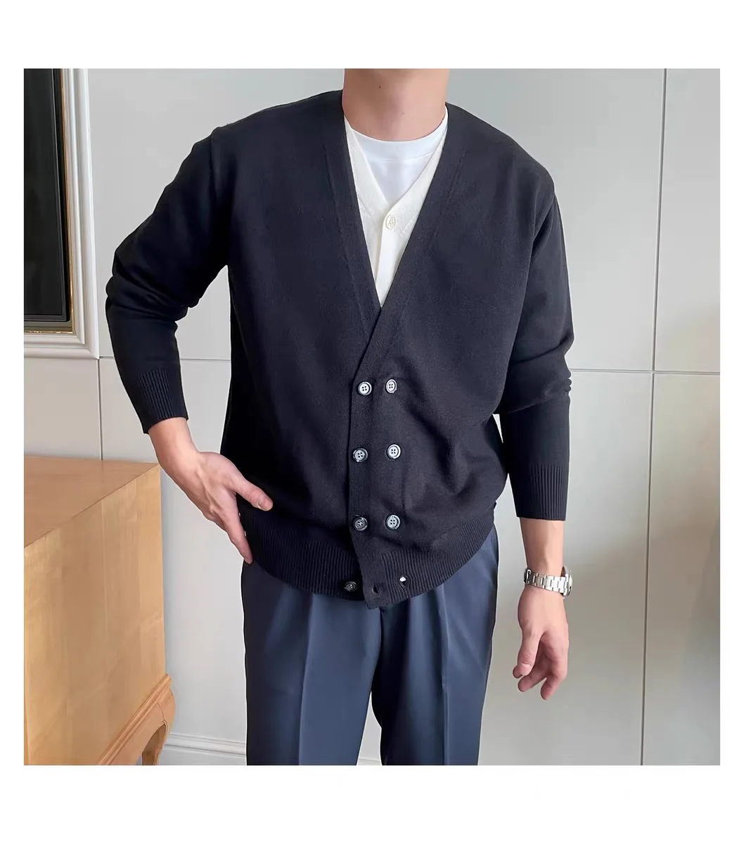Gentle temperament fake two V-neck cashmere sweater cardigan loose versatile cashmere coat for men in spring and autumn.