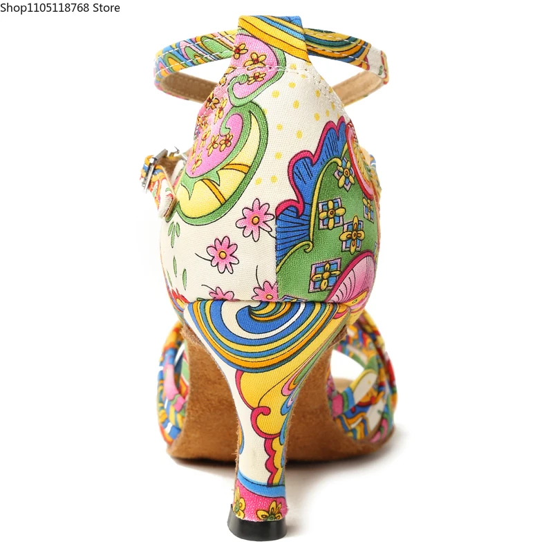 أحذية الرقص اللاتينية أحذية قاعة الرقص على شكل زهرة كعب متوسط أحذية السالسا المربعة بأشرطة متقاطعة