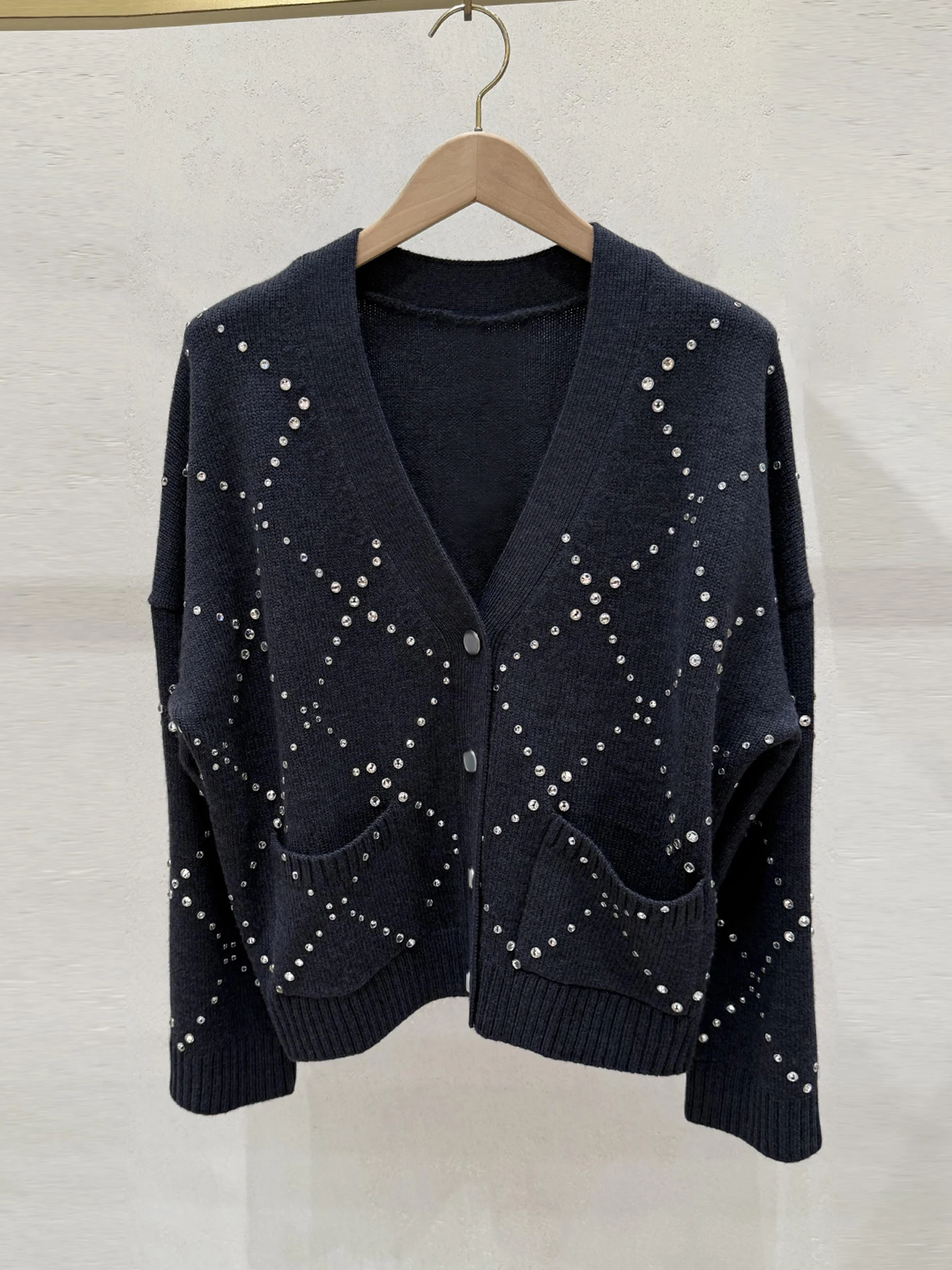 

2025 Womens Winter Heavy Duty Rhinestone Diamond V Neck Knit Cardigan