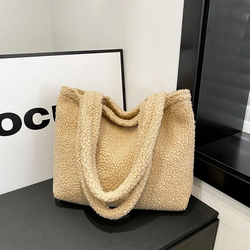 Women's Imitation Lamb Wool Tote Bag Large Capacity Solid Color Shoulder Bag Zipper Opening Suitable for Autumn and Winter Plush