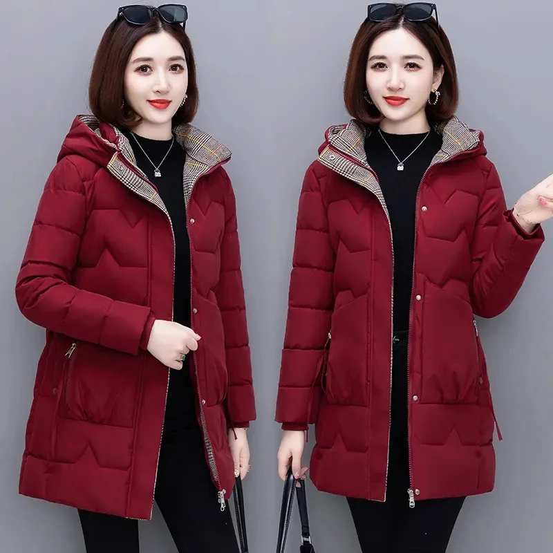 7XL Piumino moda donna anziana di mezza età Parka da donna Giacca in cotone da madre Giacca in cotone coreano Cappotto imbottito femminile