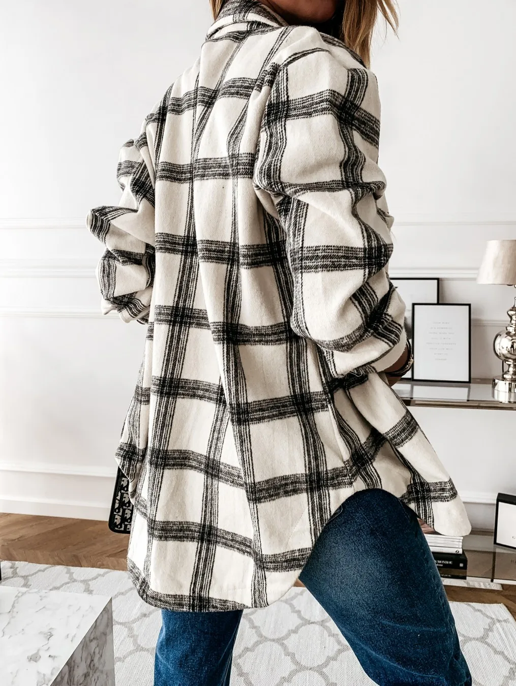 Instagram influencer autumn and winter loose and casual retro plaid long sleeved shirt jacket asymmetrical long plaid shirt