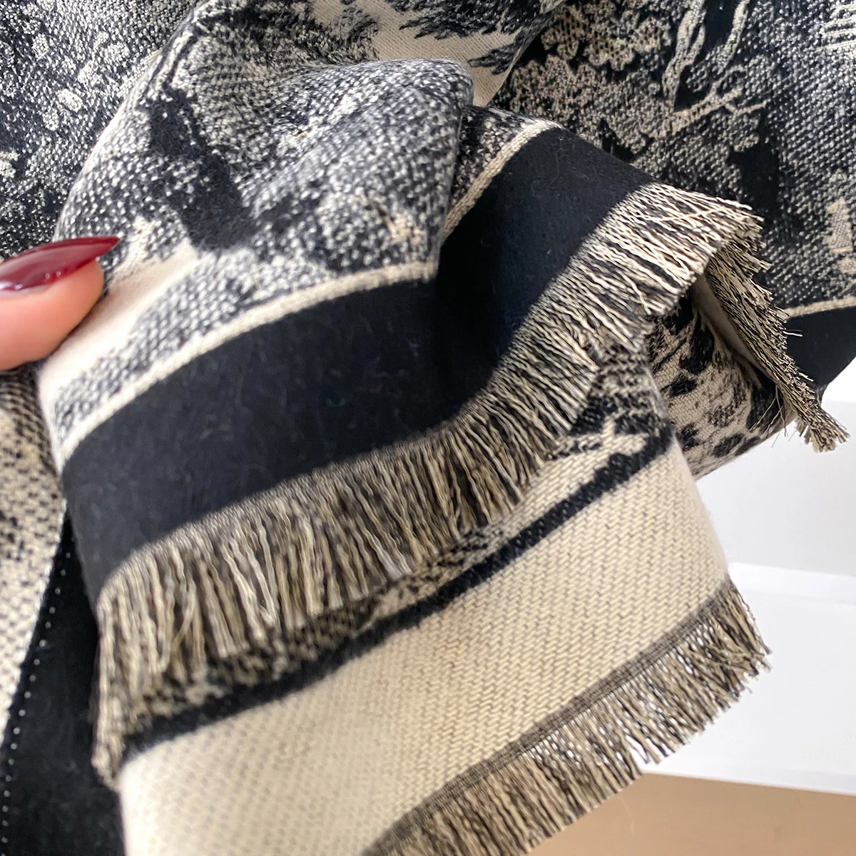 Eleganter Damen-Kaschmirschal im Retro-Stil mit doppelseitigem Landschaftsdruck, Winter-warmer Pashmina-Schal, Foulard-Poncho – Detail 4