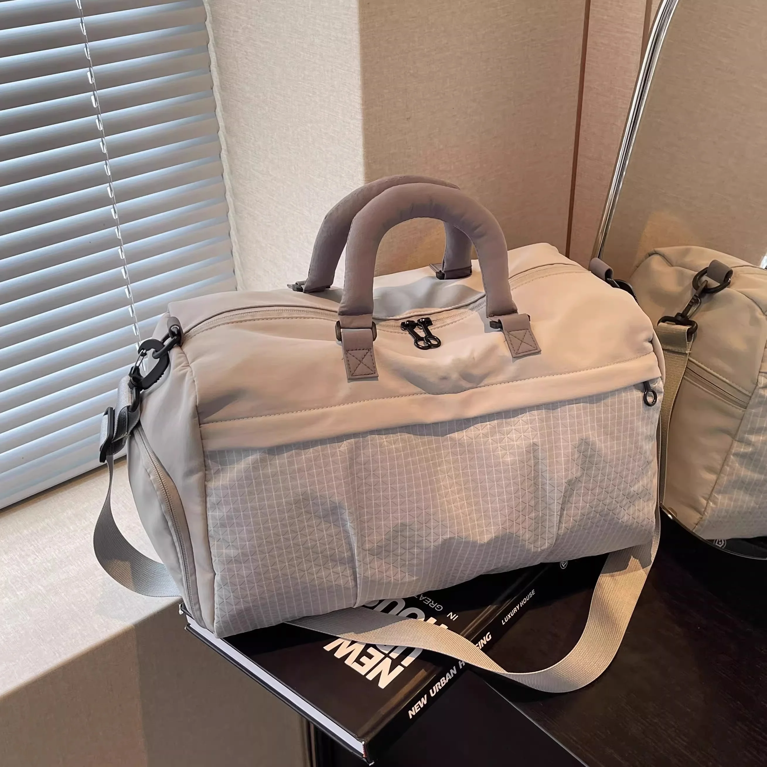 large-capacity-short-trip-fashionable-sport-fitness-bag-men's-maternity-bag-handheld-diagonal-lightweight-wet-and-dry-separation