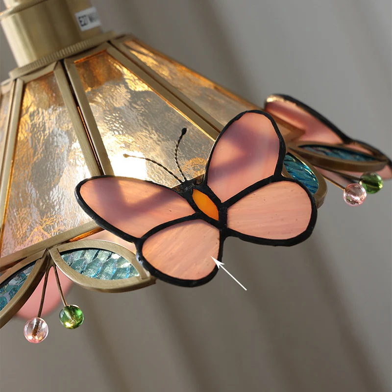 مصباح معلق حديث من النحاس والزجاج على شكل فراشة بجانب ديكور داخلي لغرفة النوم بار مطعم غرفة المعيشة ضوء معلق ثريا الثريا الزجاجية الاسكندنافية الحديثة ، زخرفة الزجاج الإبداعي ، مطعم ، مقهى ، غرفة معيشة ، غرفة نوم #4