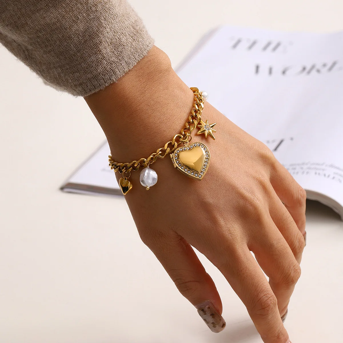 يوري هوت ستايل 18K الذهب اللون PVD الفولاذ المقاوم للصدأ القلب صندوق الصور سوار تبديل المشابك المعصم مجوهرات هدية حصرية