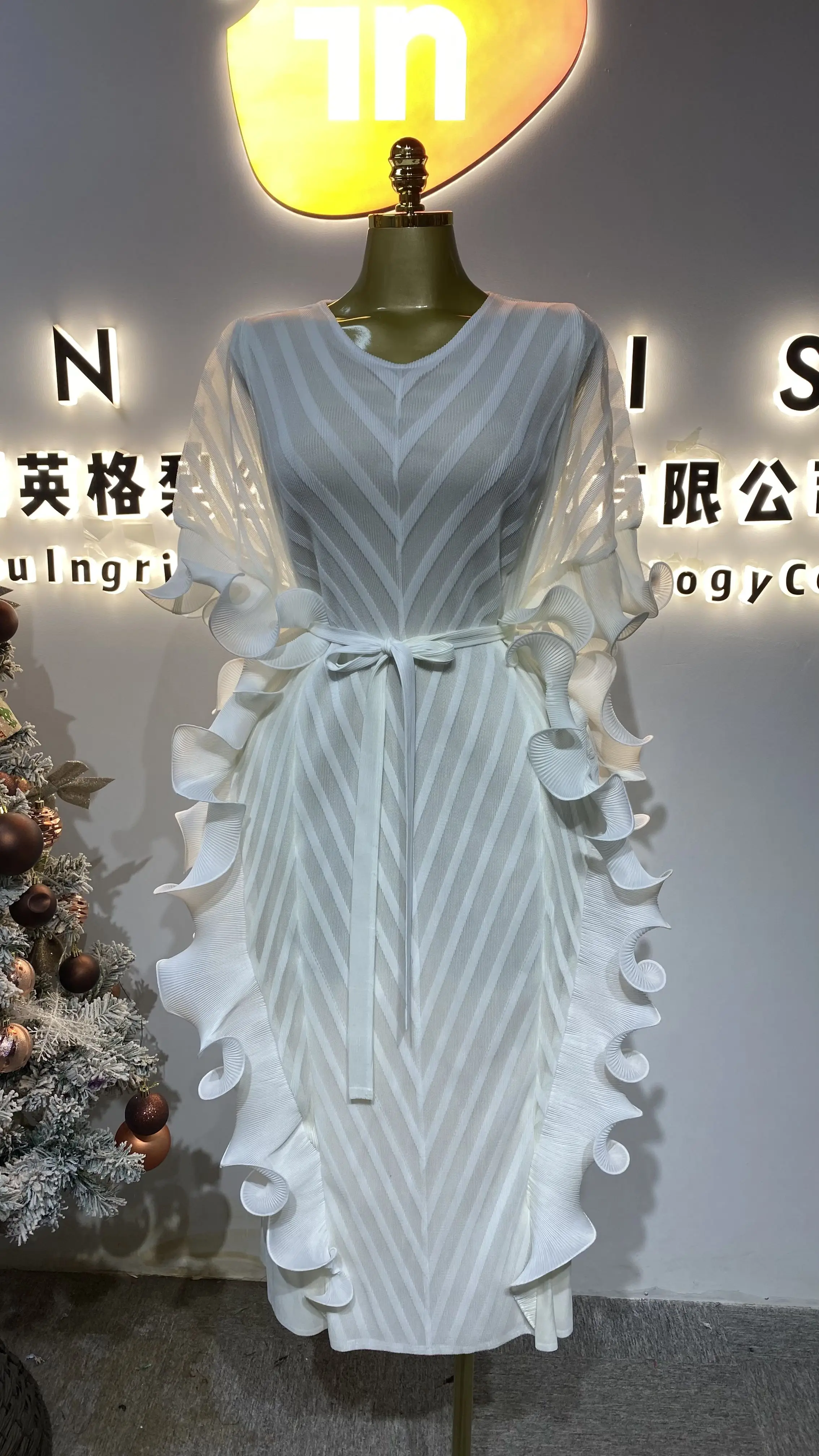 

2026 Direct Sales Elegant and Stylish Solid Color Plus Size Miyazaki-inspired Pleated Long Skirt for Women-GZXX639
