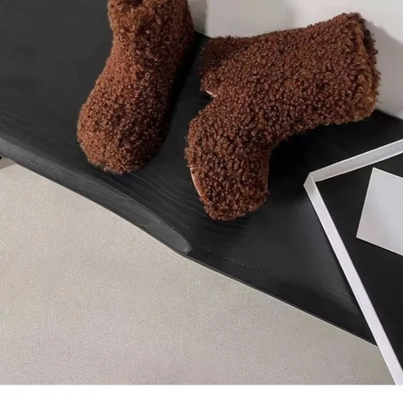 تافه منصة الصوف أحذية قطنية النساء 2025 جديد لامب أفخم أحذية الثلوج القصيرة زائد الصوف الدافئة لطيف أحذية قطنية