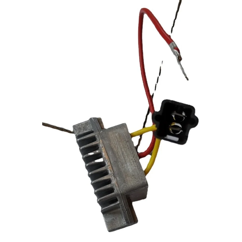 

Для двигателей и генераторов. AVR 20A, как показано на рисунке. Универсальная совместимость. Легкий вес (215 г). Стабильная выходная мощность.