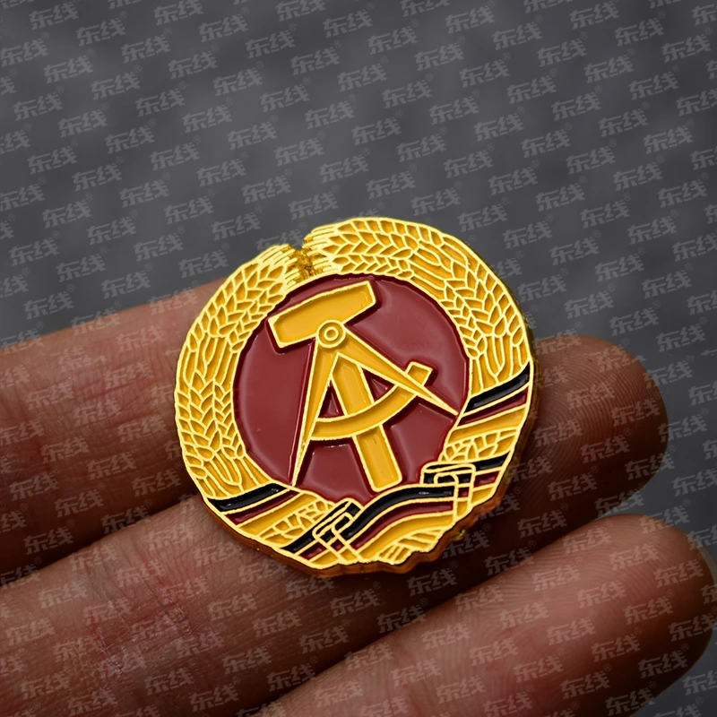 High quality Replica DDR East German National Emblem Brooch Commemorative Medal best gifts collections