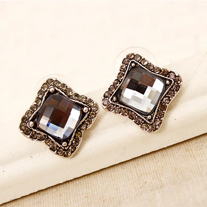 Black Crystal Vintage Stud Earrings for Female Full Rhinstone Side Retro Square Earrings Translucent Temperamental Women Earring