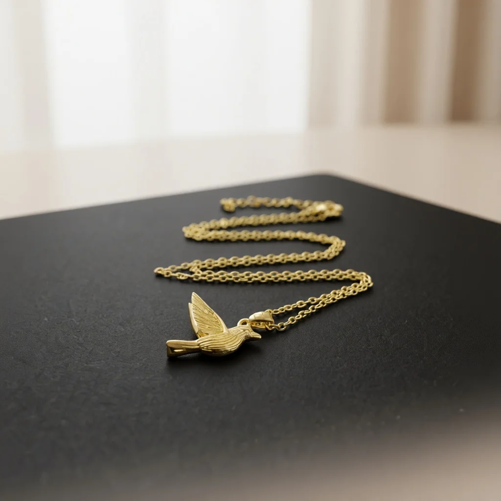 Gold Tone 3D Flying Bird Pendant Necklace for Women, Exquisite Embossed Feather Wing Detail O‑Link Chain Necklace, Retro Jewelry