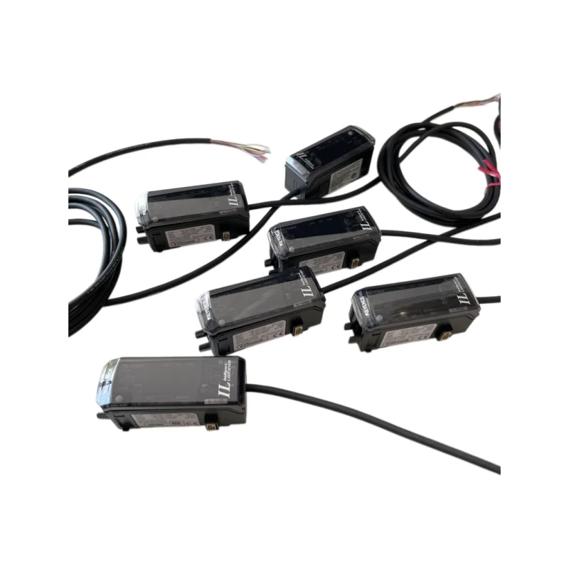 KEYENCE IL-1050 IL-1000 IL-2000 IL-1550 Laser Displacement Sensor Amplifier Unit Used for Rack Deformation Detection in Stock