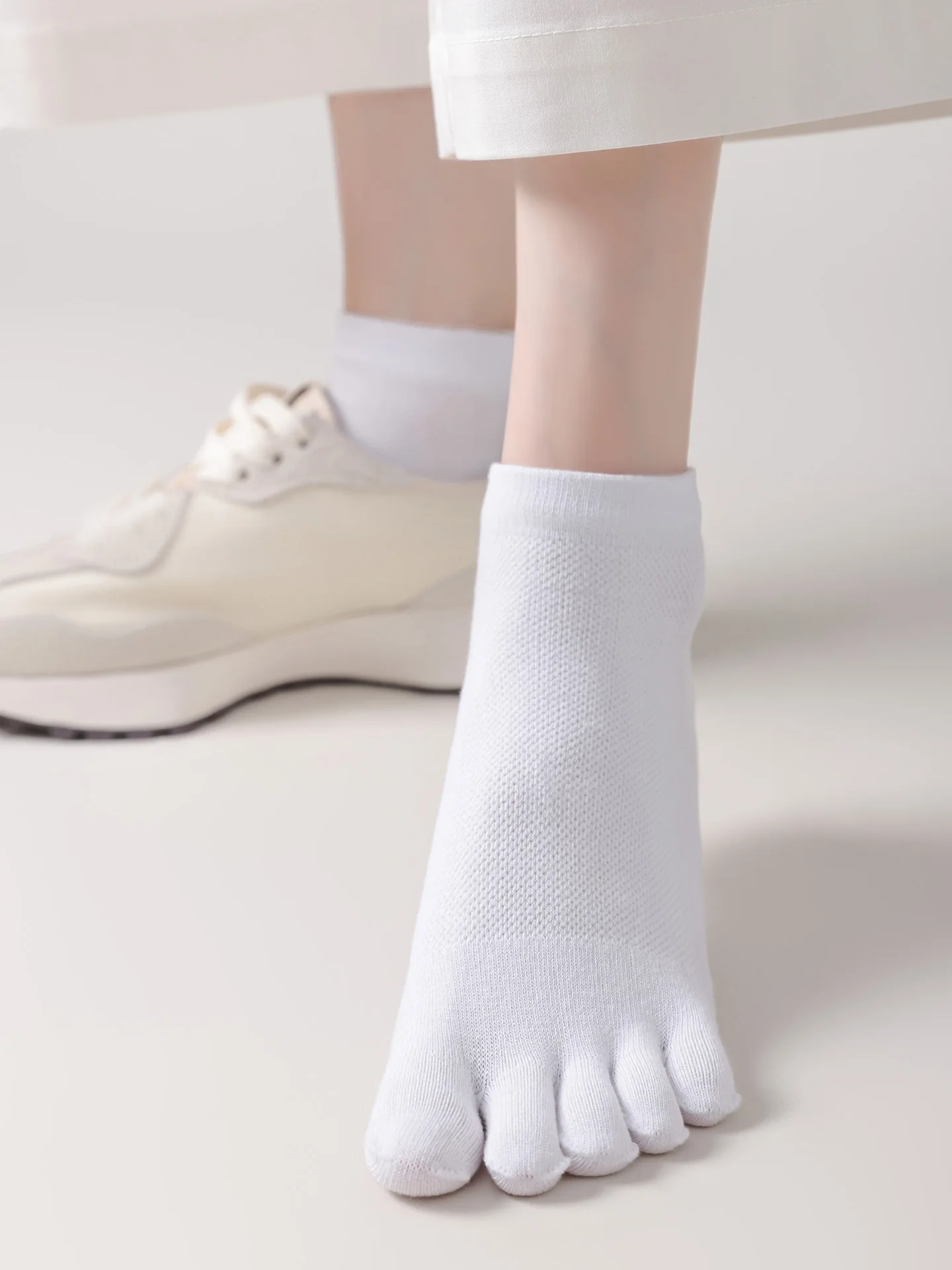 

2026 Summer Thin Breathable Mesh Short Five Fingers Socks For Women Sweat-absorbent Short Tube 5 Toe Socks Solid Cotton Socks