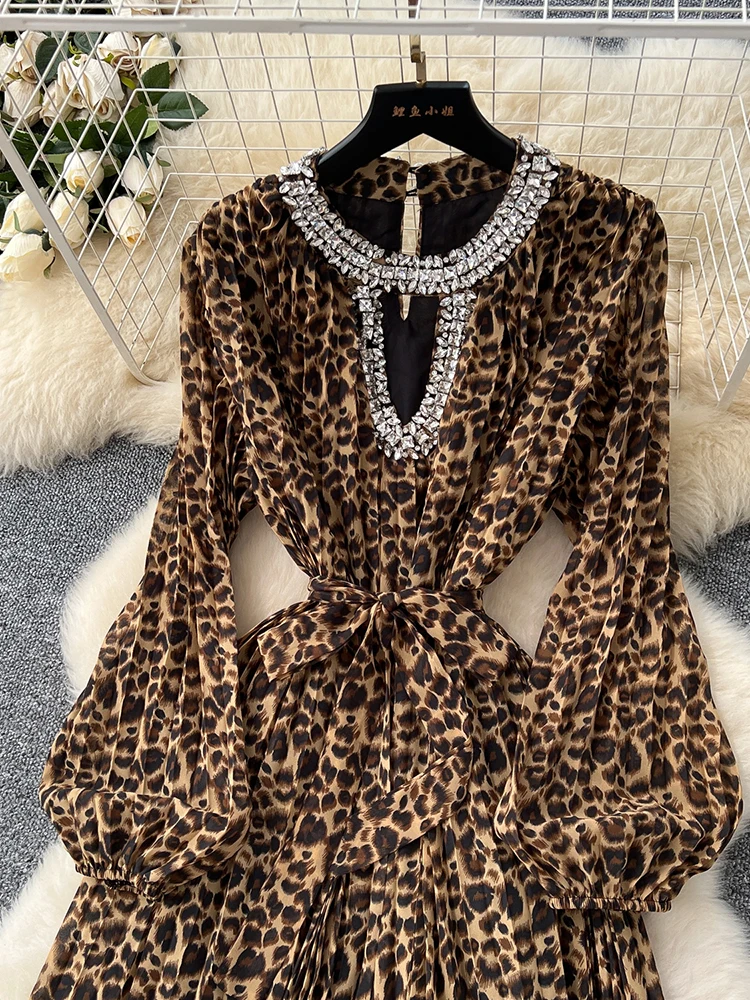 Spring Autumn Women's Fashionable Diamond Inlaid Leopard Print Dress O-neck Waist Cinched Long Sleeved Large Swing Dress S251