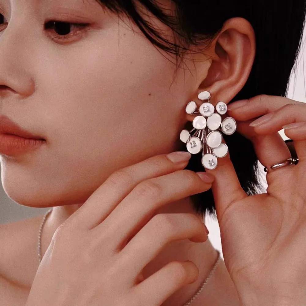 

Ins Syle Niche Design Coral White Enamel Earrings Fashionable Temperament Earring Accessories