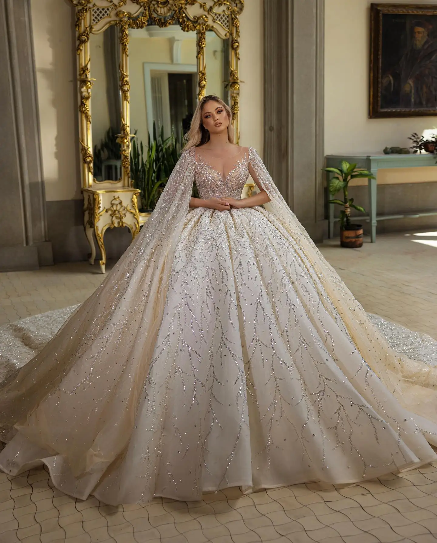 

Luxurious Dubai with Cape Wedding Dresses Beading Crystals Sequins Ball Gowns Custom Made Long Sleeves Vestido de novia