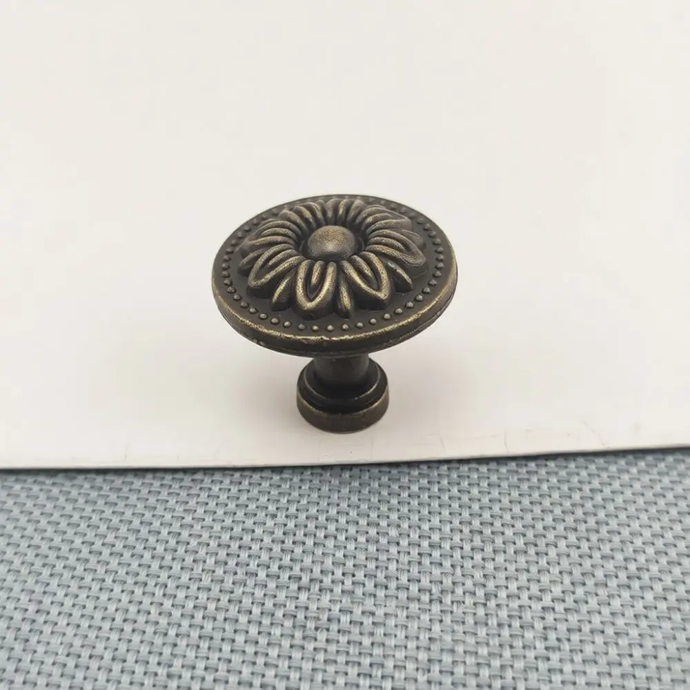 Modern Minimalist Drawer Knobs Retro European Cabinet Handles Decorative Zinc Alloy Furniture Pulls For Wardrobe Door Decor