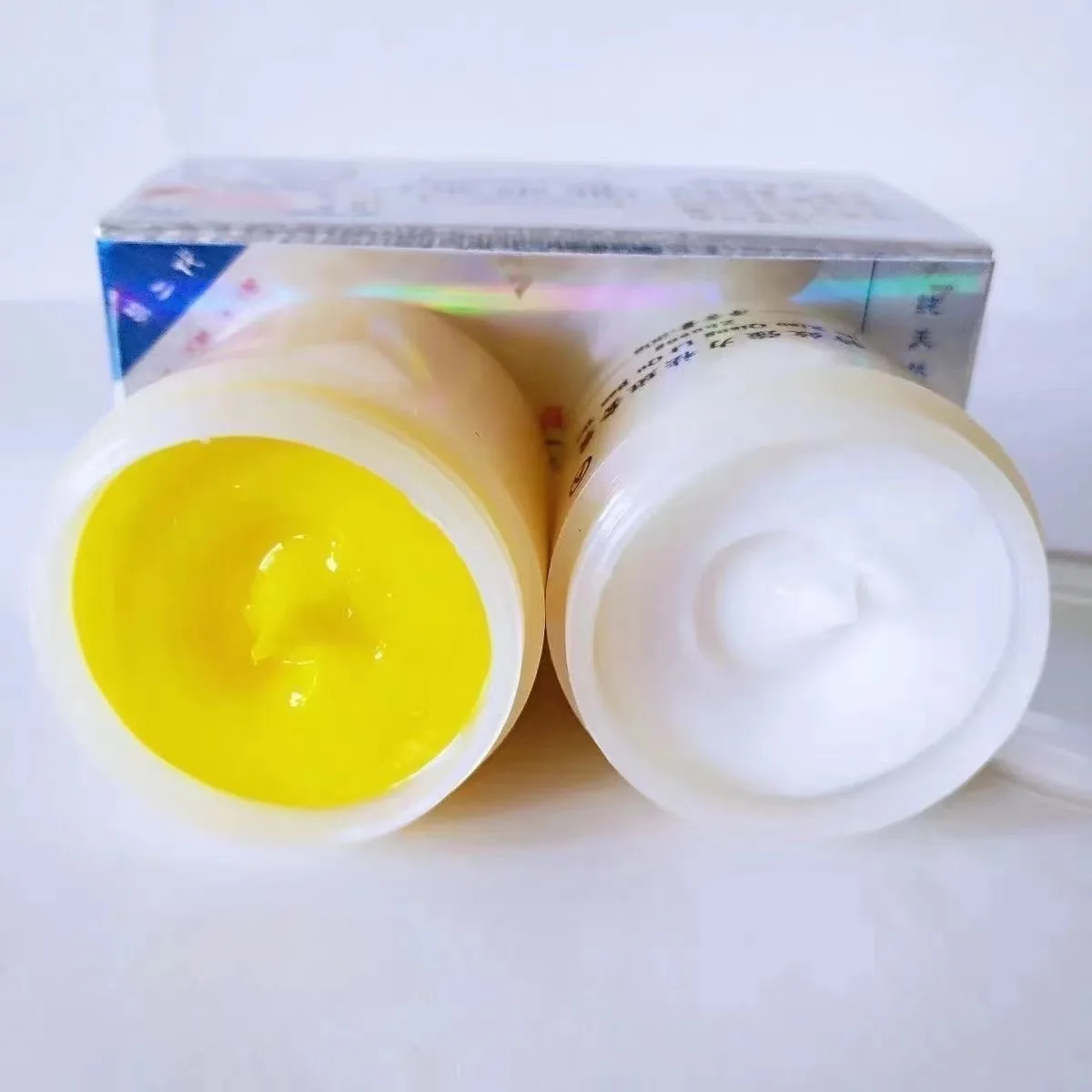 مجموعة كريم إزالة النمش Caini Ya AB مكونة من قطعتين - كريم النهار والليل 2 في 1، مصحح فعال للبقع الداكنة والتبييض ومكافحة الشيخوخة