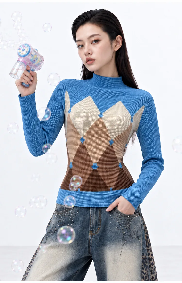 Issey-style Autumn Women's Long-Sleeve T-Shirt: Stylish, Slim-Fit Printed Base Layer—A Versatile Wardrobe Staple
