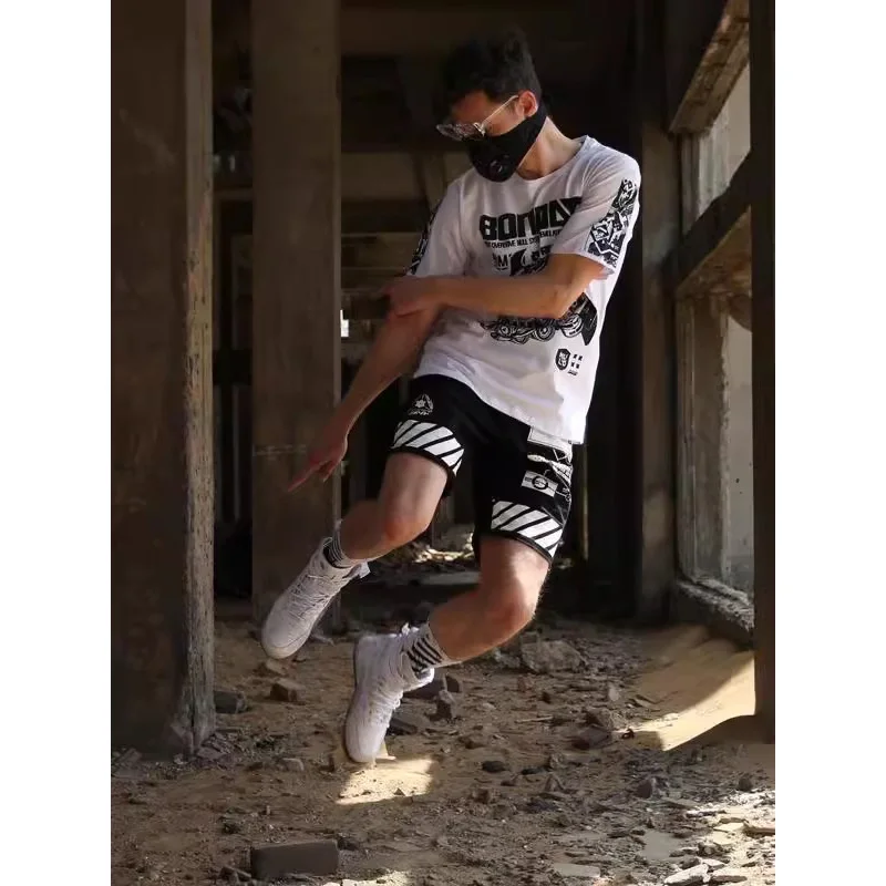 شورت صيفي جديد لعام 2025 للرجال موضة ملابس الشارع الشهير سراويل رياضية مطبوعة إبداعية سراويل قصيرة بخصر مطاطي للرجال