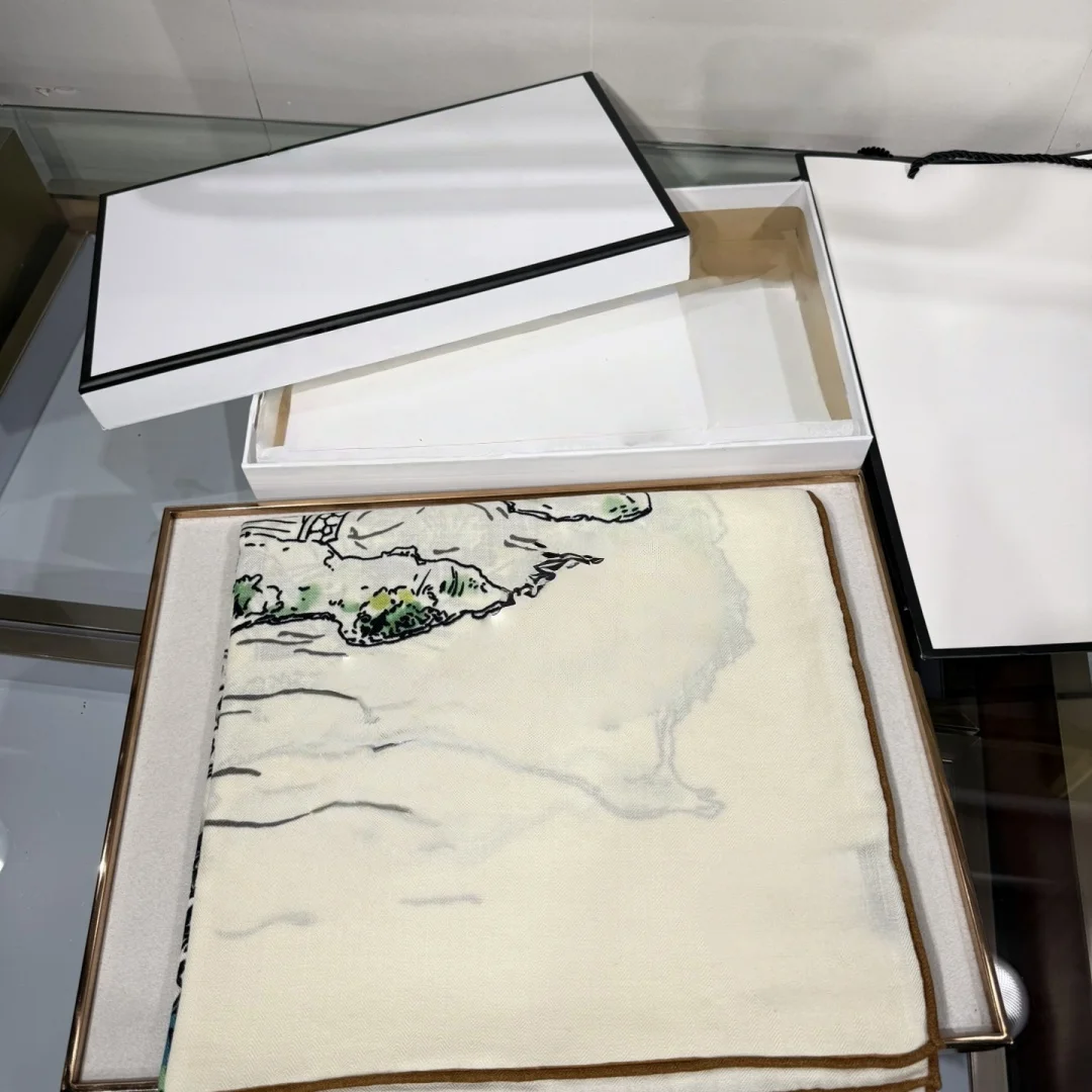 2025年秋冬新作 高級シルクカシミヤ スクエアスカーフ 140cm ハイエンド 多用途 おしゃれ レディース ショール スカーフ クラバット ホリデーギフト