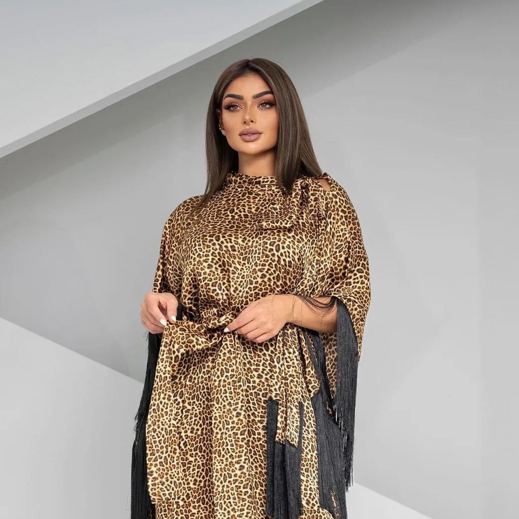 Imagem -04 - Vestido Longo Leopardo Feminino Abaya Duabi Vestidos Muçulmanos Manga Morcego Kaftan Robe de Peru Elegante Borlas 2023