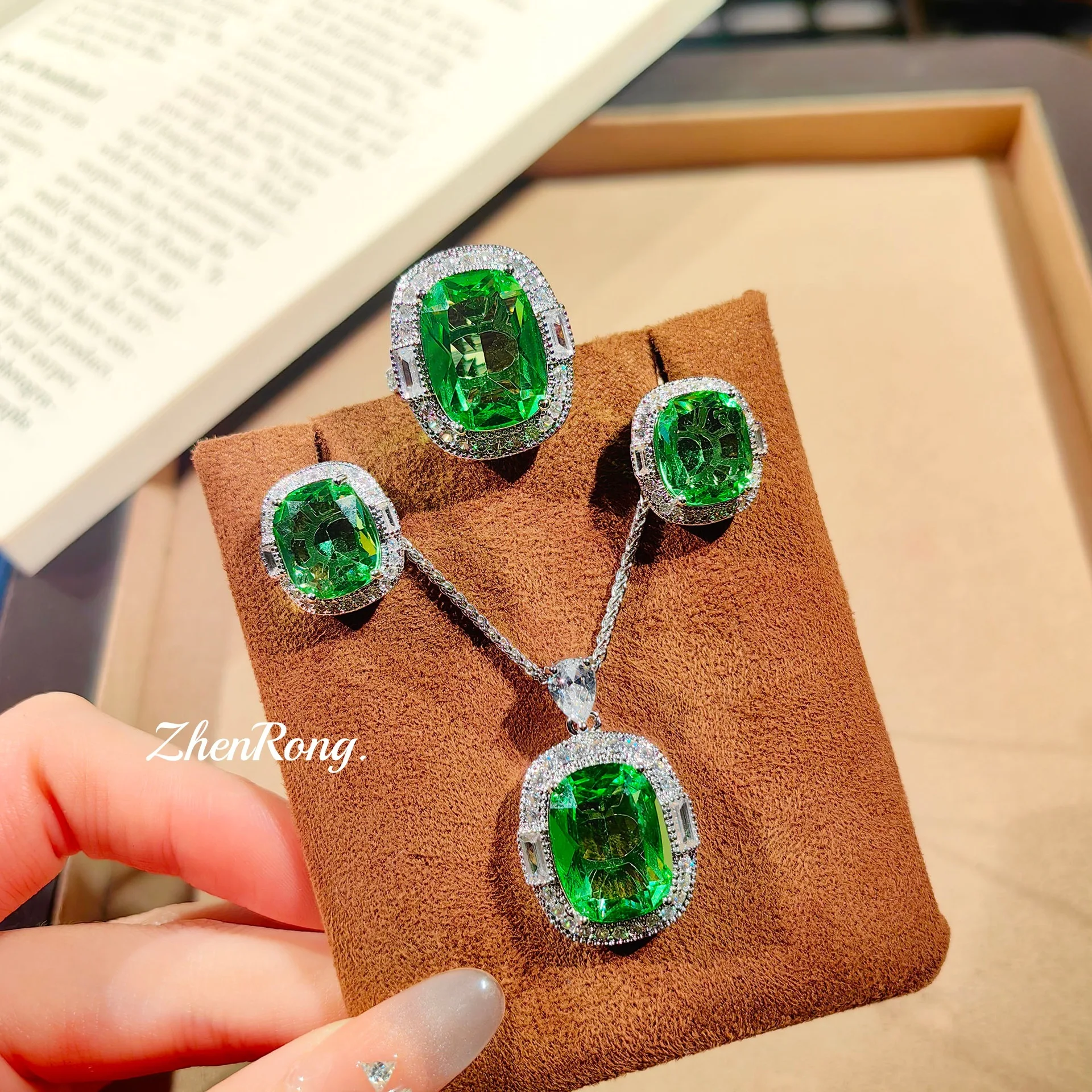 Elegant Big Lab Emerald Gemstone Jewelry Set Inlaid Shiny Zircon Necklace Earrings Ring Wedding Party Accessories for Ladies