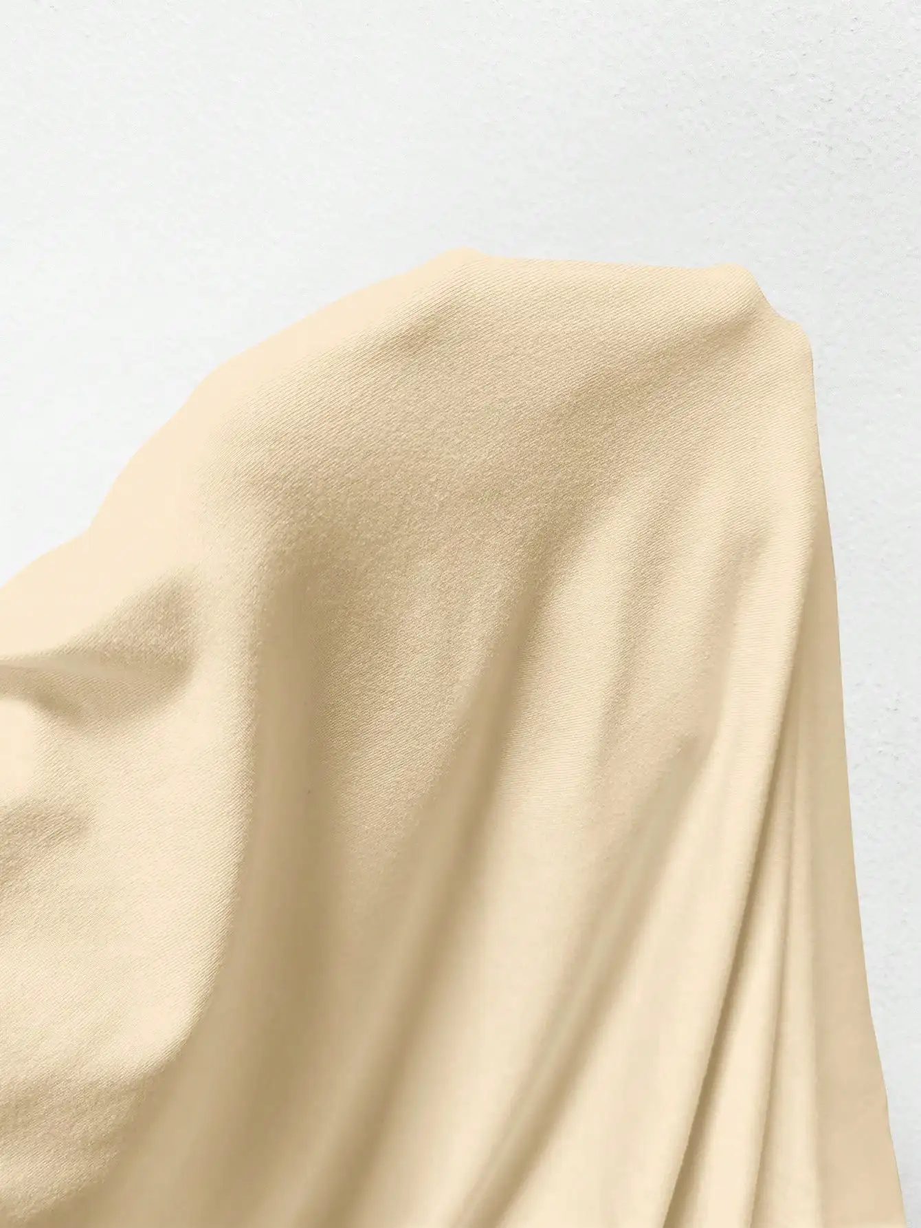 

Женский летний повседневный комплект: футболка с круглым вырезом и короткими рукавами с принтом в виде бантиков и полосатые шорты