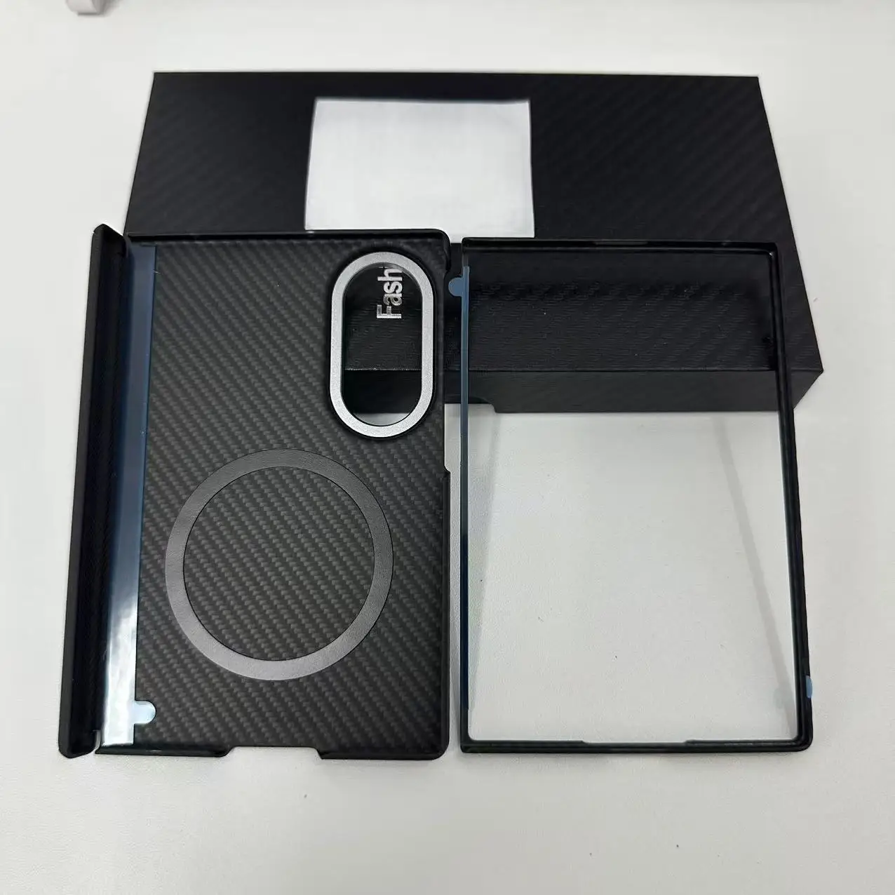 Dla Samsung Galaxy Z Fold 8 Wide 600D Etui ochronne z teksturą włókna węglowego z magnetycznym zawiasem, kompatybilne z bezprzewodowym ładowaniem Magsafe. — zdjęcie produktu 4
