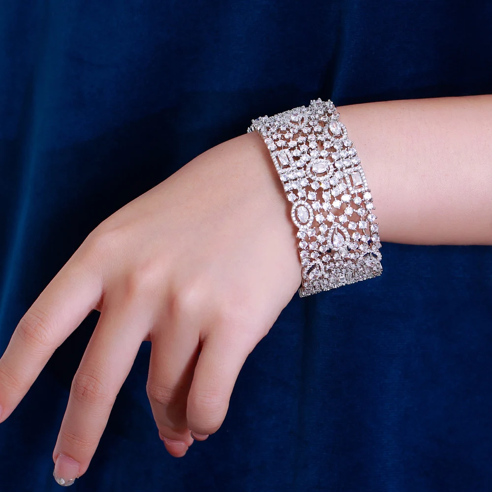 CWWZircons Luxuriöse Statement-Armreifen mit Kubikzirkonia-Besatz, breite, große Braut-Hochzeits-Manschettenarmbänder für Frauen, Dubai Goldfarbe BG067 – Detail 8