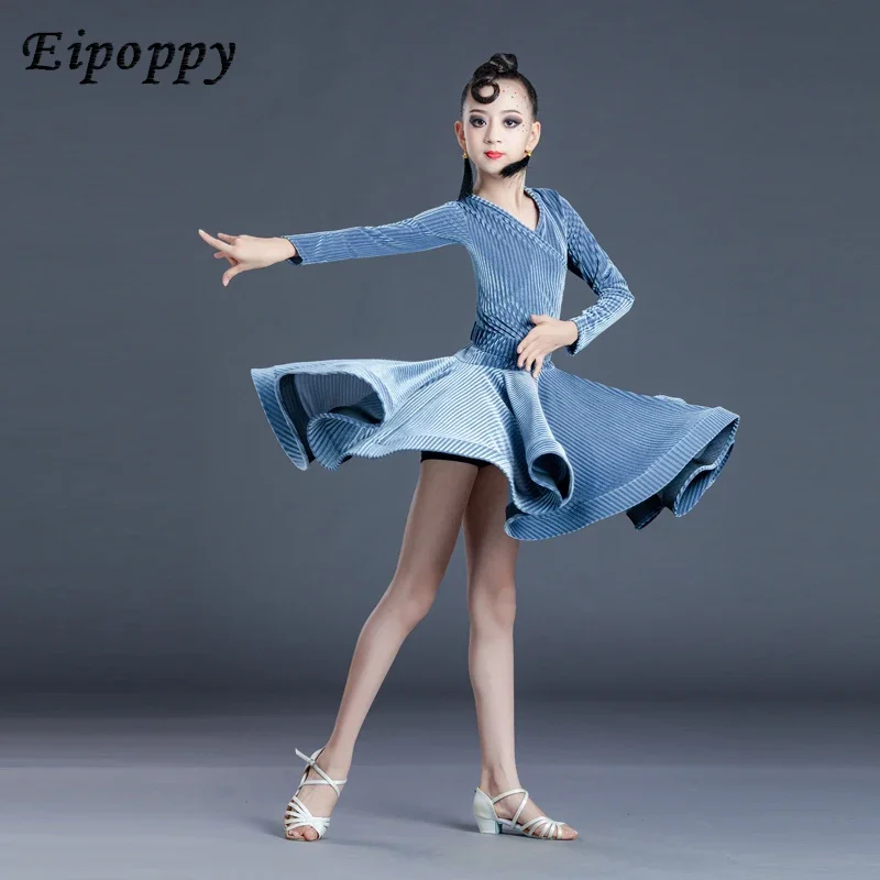 子供のラタンダンス競技服、指定された運動服