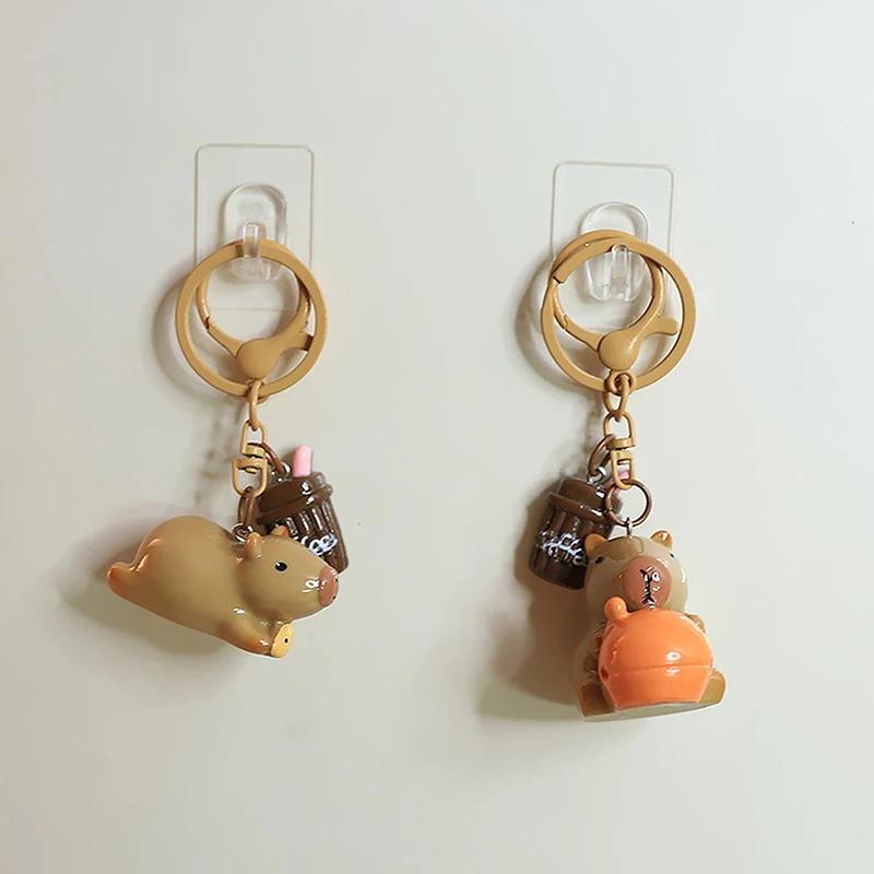 น่ารักการ์ตูน Capybara พวงกุญแจอะนิเมะพวงกุญแจสายคล้องกระเป๋าเรซิ่นจี้ตุ๊กตา Capibala จี้โทรศัพท์มือถือตกแต่งของขวัญ