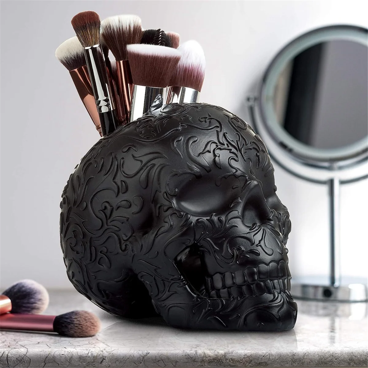 Skull Makeup Brush Holder Gothic Spooky Decor Organizer Plant Flower Pot for Halloween Table Vanity Office Desk Storage