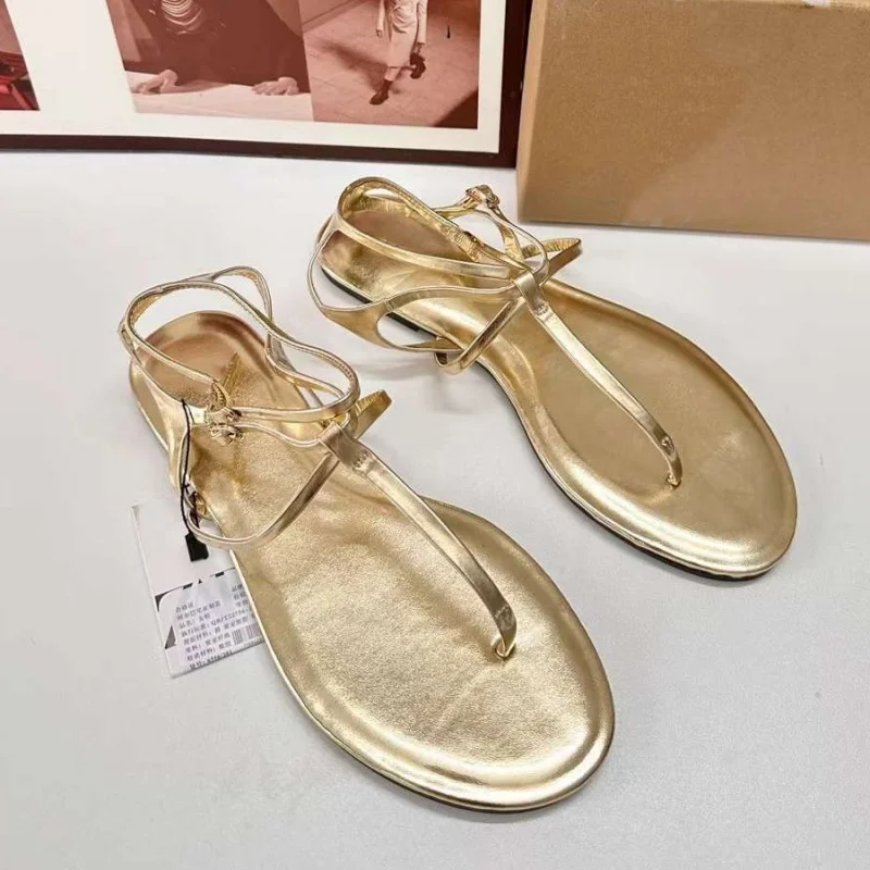 TRAF 2024 femminile oro cinturini alla caviglia sandali piatti estate testa tonda punta aperta scarpe basse donna Sexy spiaggia sandalo romano nuovo