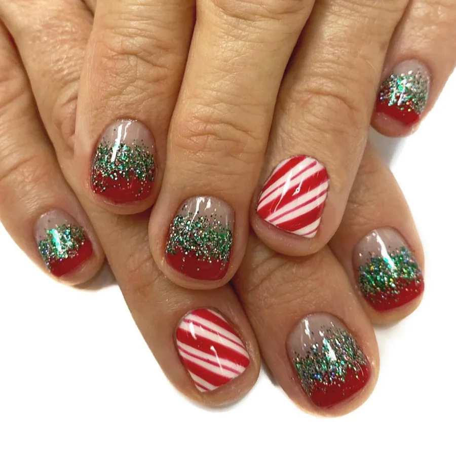 

24Pcs Short Press on Nail Christmas Red with Green Gradient Stripes Fake Nail Winter Removable Wear Nail Art for Women and Girl