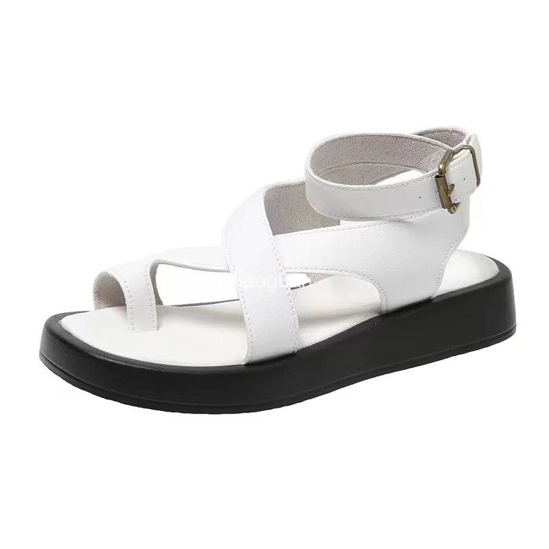 Letnie sandały damskie 2024 Trend Skórzane buty damskie PU Płaskie modne sandały Kliny Buty dla kobiet Gladiator Czarny Okrągła główka