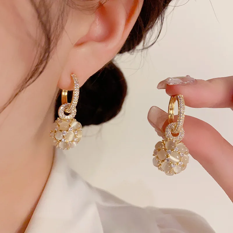 Fashionable and Luxury Cat's Eye Stone Ball Ear Buckle Two Wear Style Stylish and Exquisite Fashionable Celebrity Style Earrings