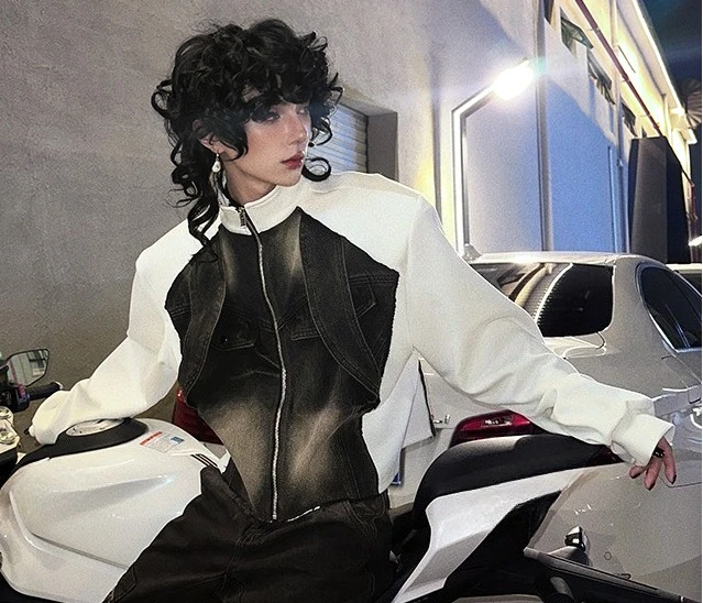 سترات رجالية عصرية 2025 شتاء جديد على الطراز الأمريكي سترات مريحة فضفاضة من قماش الدنيم بألوان متباينة وسيم وأكمام طويلة معاطف علوية