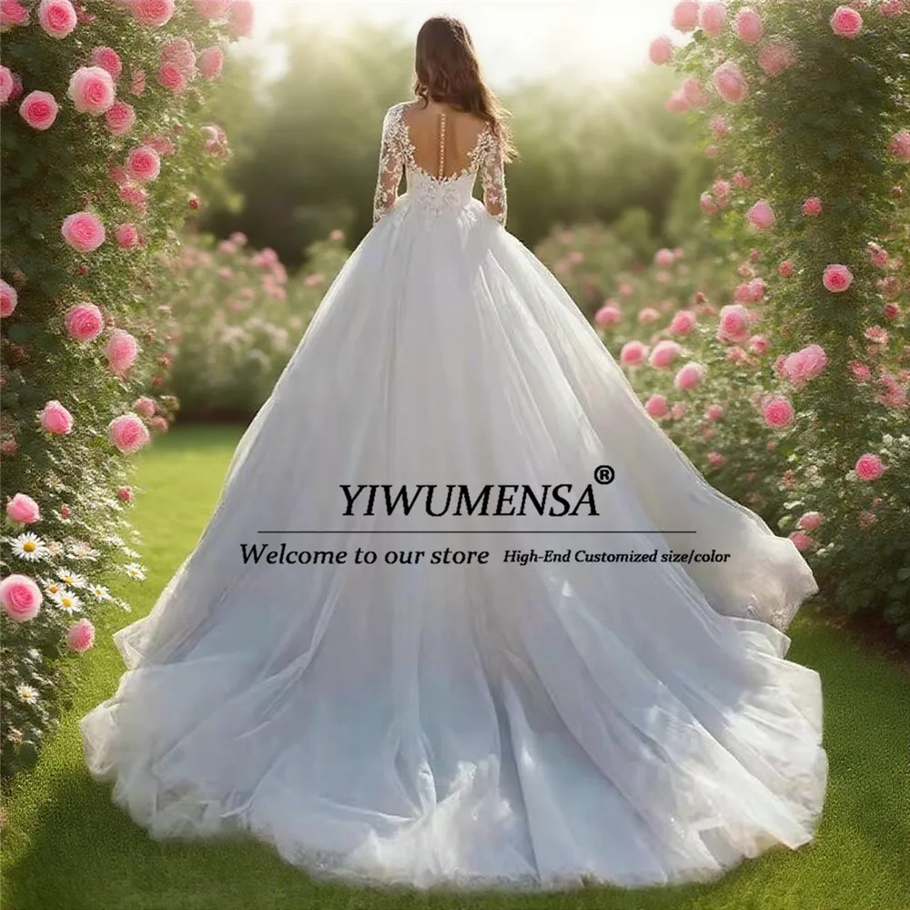 Brillant tulle train illusion robes de mariée pour mariée col en V bouton dos Europe manches longues une ligne robes de mariée personnalisées