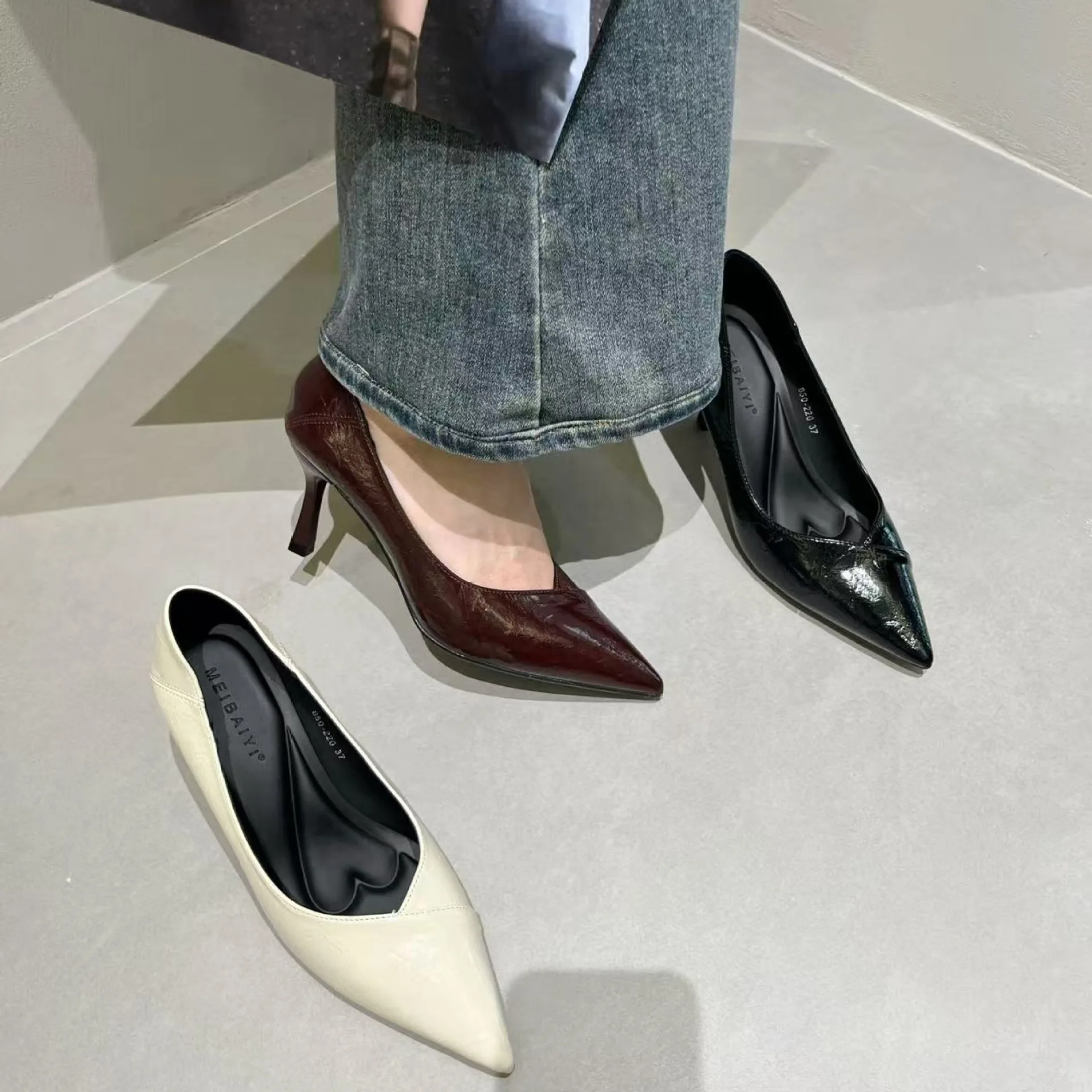 

Comfortable New 2026 Women's High Heels Soft Leather Professional Commuter Work Shoes Lightweight Versatile Single Shoes