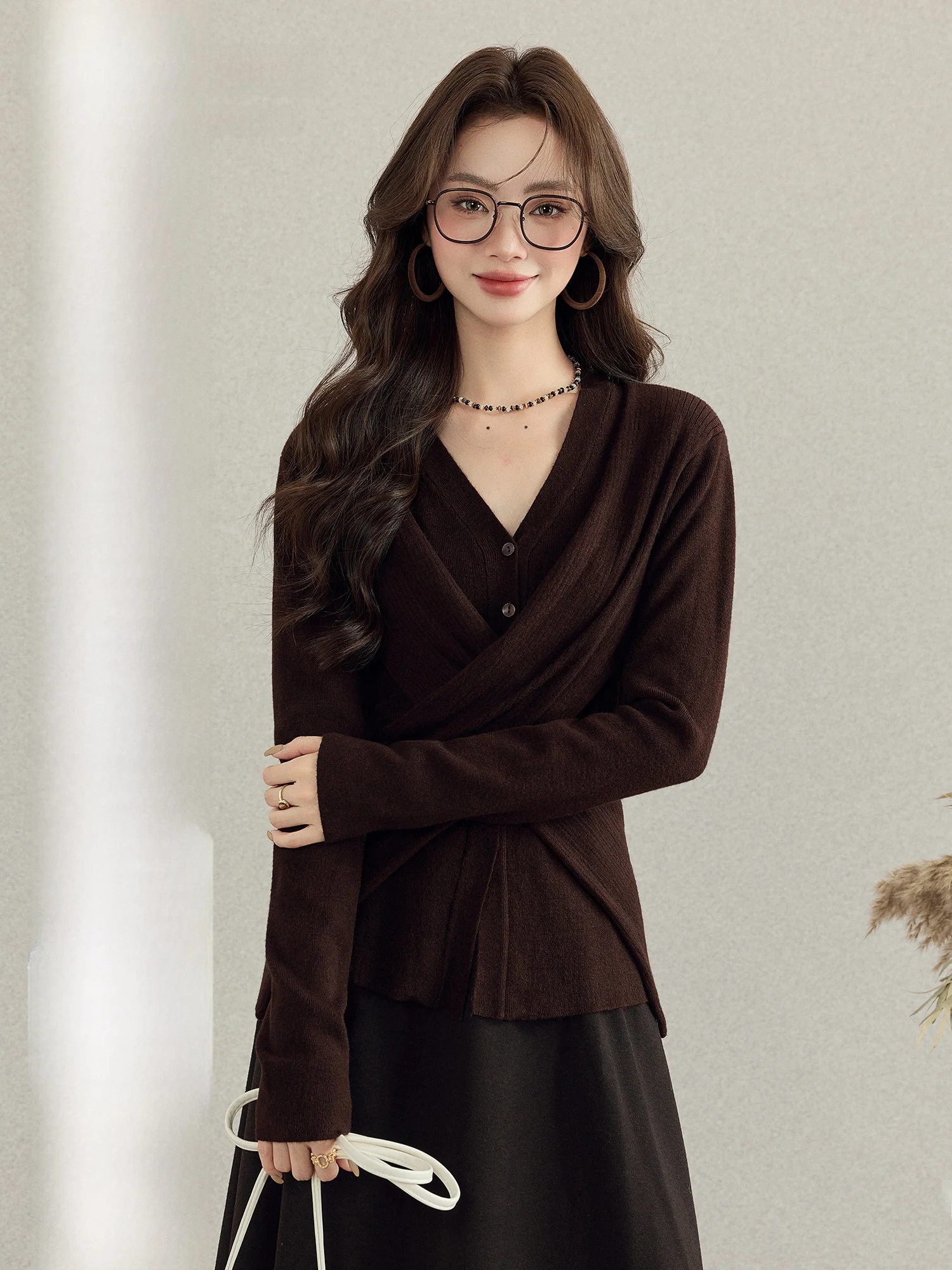 

Meng Xiaoqi винтажный кофейный вязаный свитер женский осенне-зимний базовый слой с v-образным вырезом irt утягивающая внутренняя одежда американский Sle