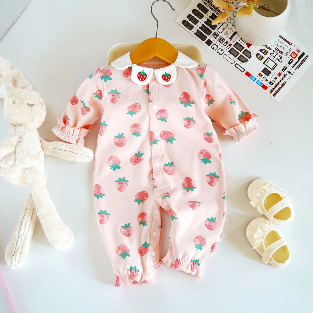 0-12 Months baby girl romper Long sleeve cotton clothing print Strawberry pattern casual Bodysuit for Toddler girl clothes