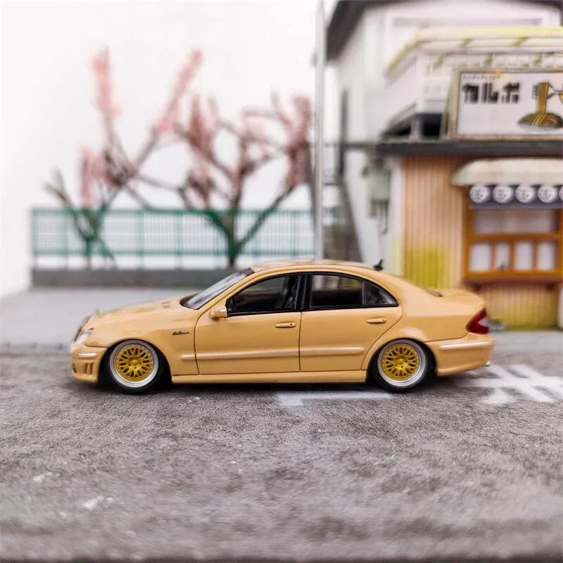 MK MODEL 1:64 MB E63 Lowride Desert yellow Diecast Model Car