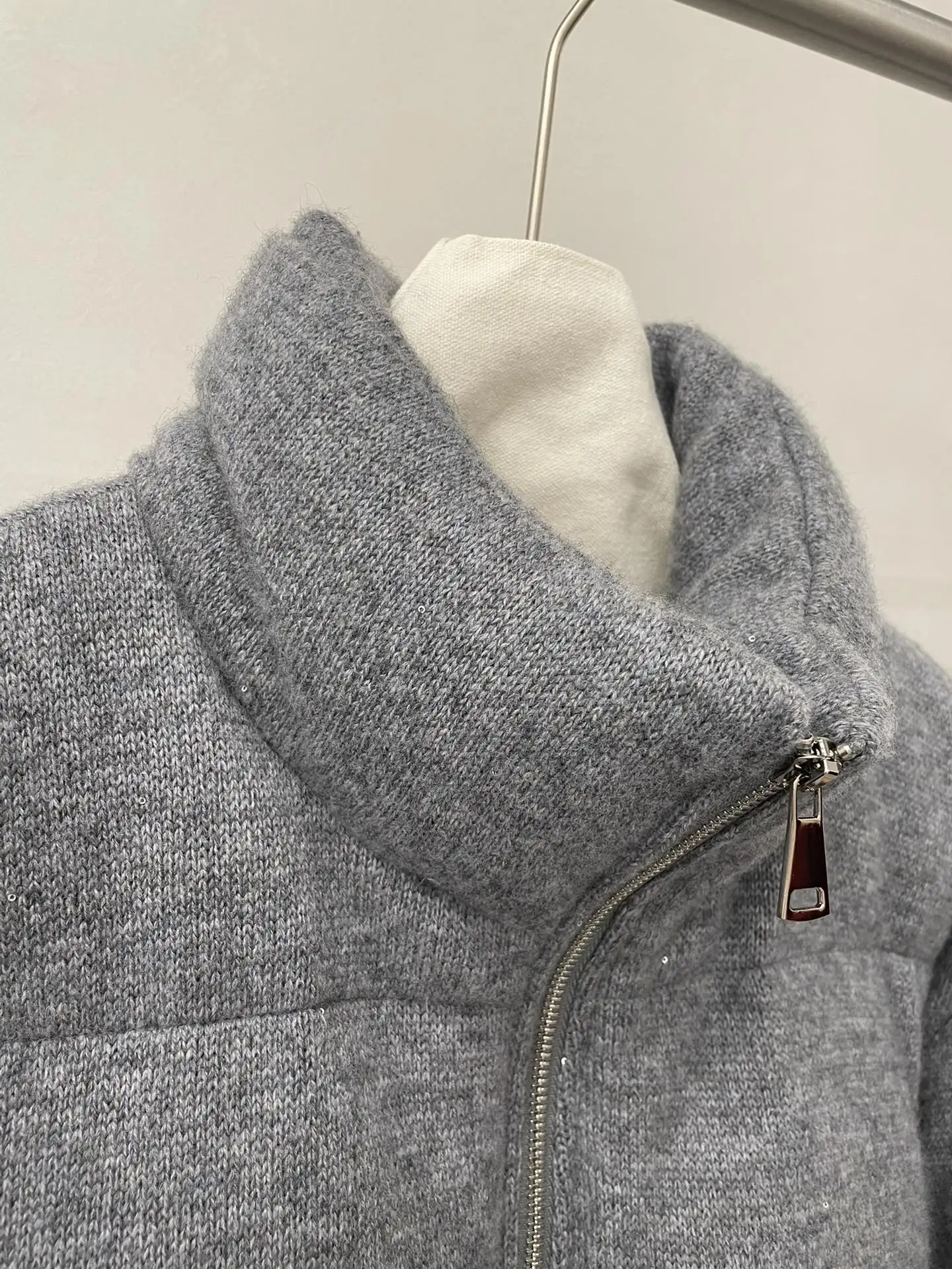 2026 Autumn New Arrival High-Quality Cashmere Knit Down Jacket Fabric: 10% Cashmere, 90% Superfine Merino Wool