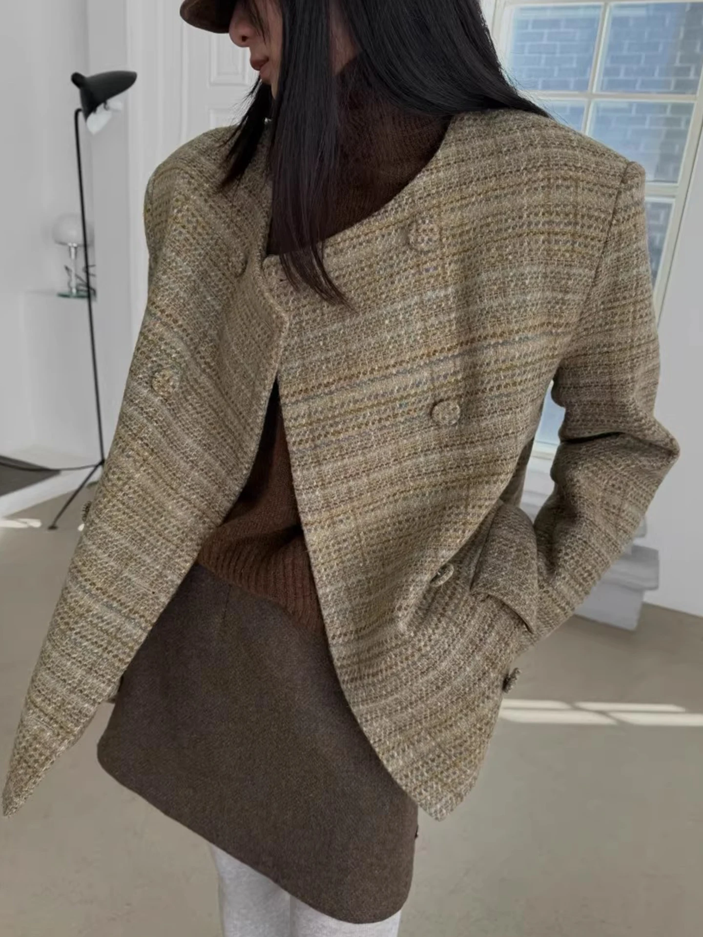 

Шикарное осеннее новое двубортное цветное свободное длинное шерстяное пальто в клетку в стиле ретро для женщин, корейское Sle Commute Faion