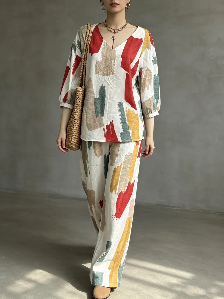 Women's Ethnic Print Suit, Featuring a Loose-Fit V-Neck 3/4 Sleeve Top and Wide-Leg Pants, Adorned with Abstract Art Patterns. The Full-Length Design Is Made of lightweight and Breathable Fabric. It Has a Retro Color Scheme and Is Suitable for Casual Wear