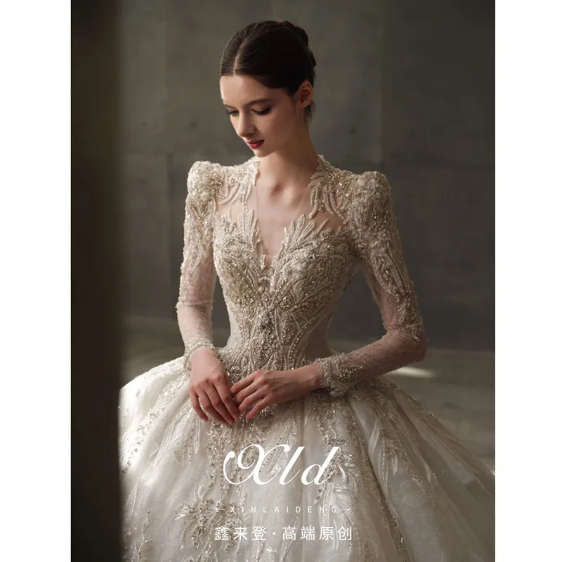 حبة التطريز الأبيض فستان الزفاف الفرنسية الخامس الرقبة فستان الزفاف الفاخرة سوبر الثقيلة القطار الرئيسي الشتاء مساء فستان أنيق